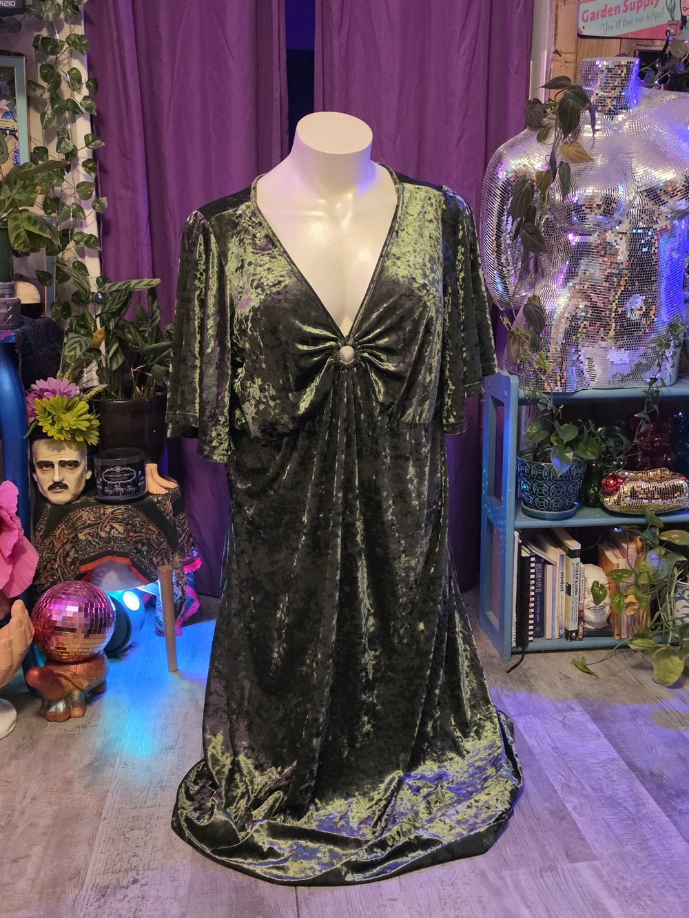 Plus Size Velvet Detail Front Vintage 70's Style Gown